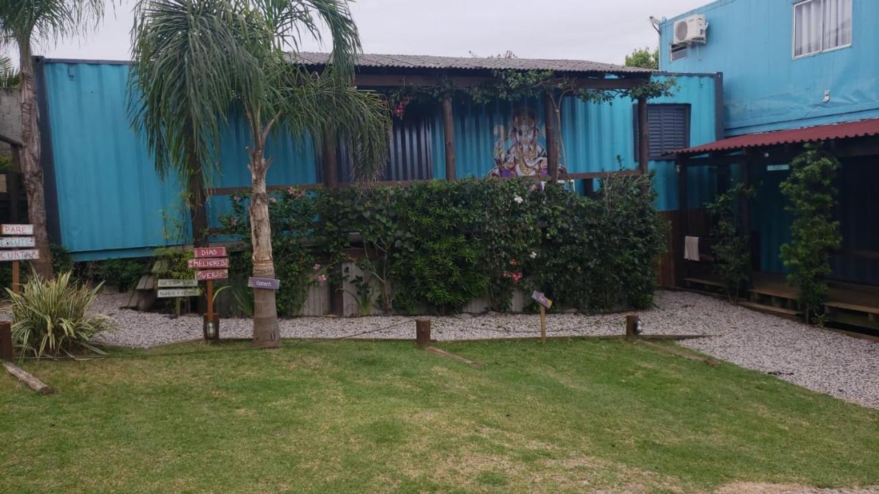 Hindu Box Containers E Cabanas Praia do Rosa Exterior photo