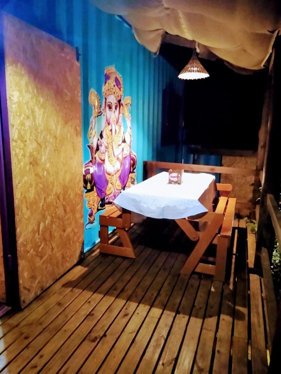 Hindu Box Containers E Cabanas Praia do Rosa Exterior photo